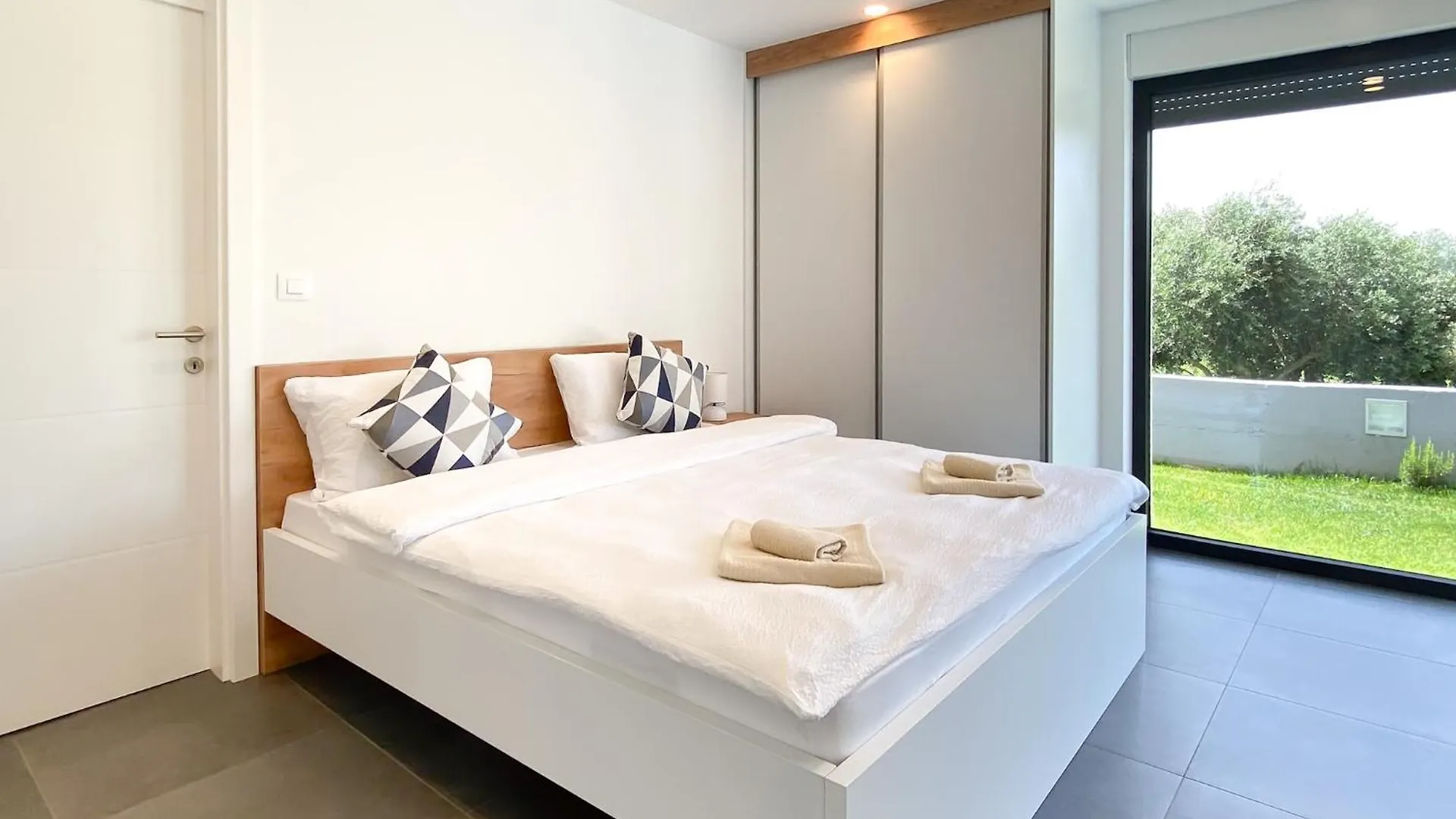 Modern Villa With Private Pool Near The Sea Liznjan