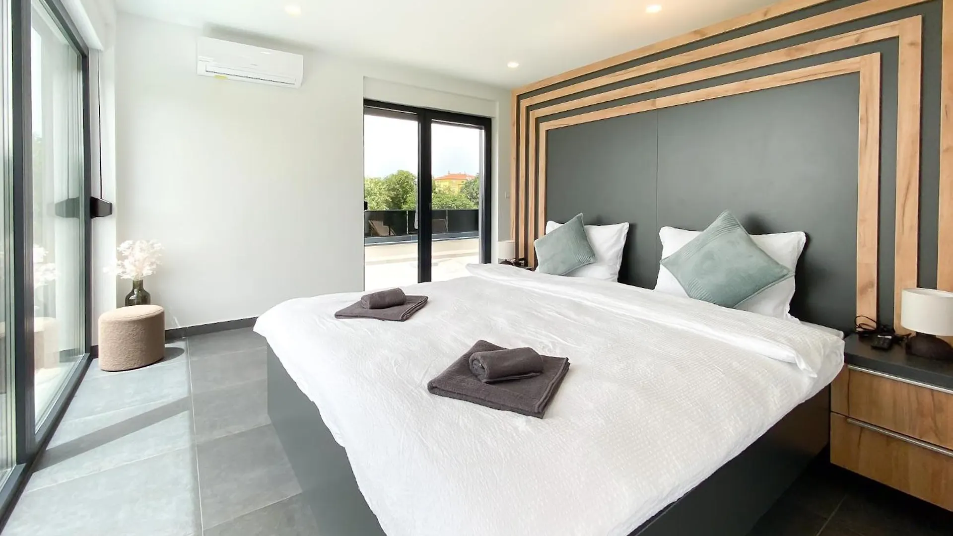 Modern Villa With Private Pool Near The Sea Liznjan