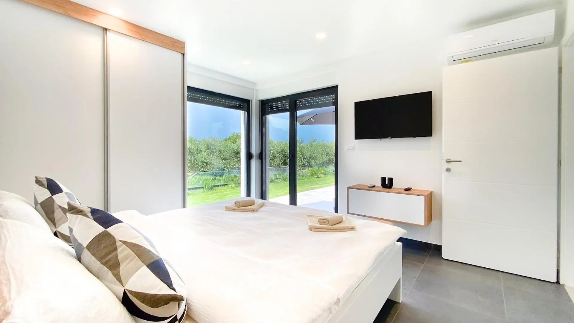 Modern Villa With Private Pool Near The Sea Liznjan Croatia