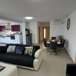  Apartment Bora